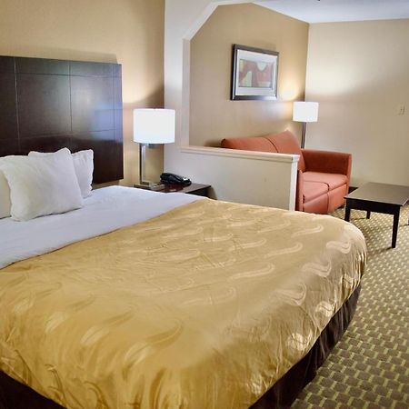 Quality Inn & Suites Pine Bluff Bagian luar foto