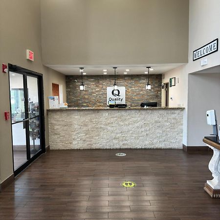 Quality Inn & Suites Pine Bluff Bagian luar foto