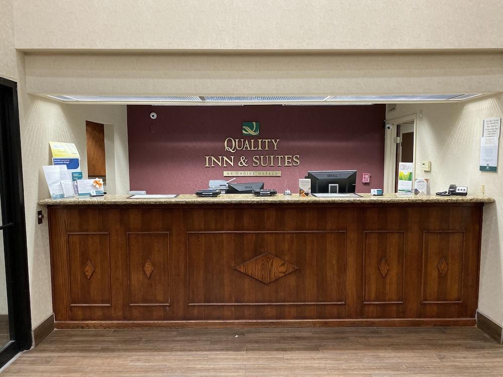 Quality Inn & Suites Pine Bluff Bagian luar foto
