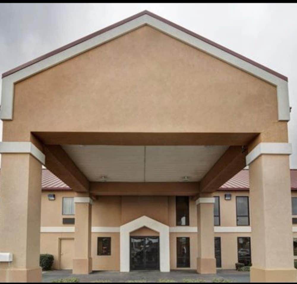 Quality Inn & Suites Pine Bluff Bagian luar foto