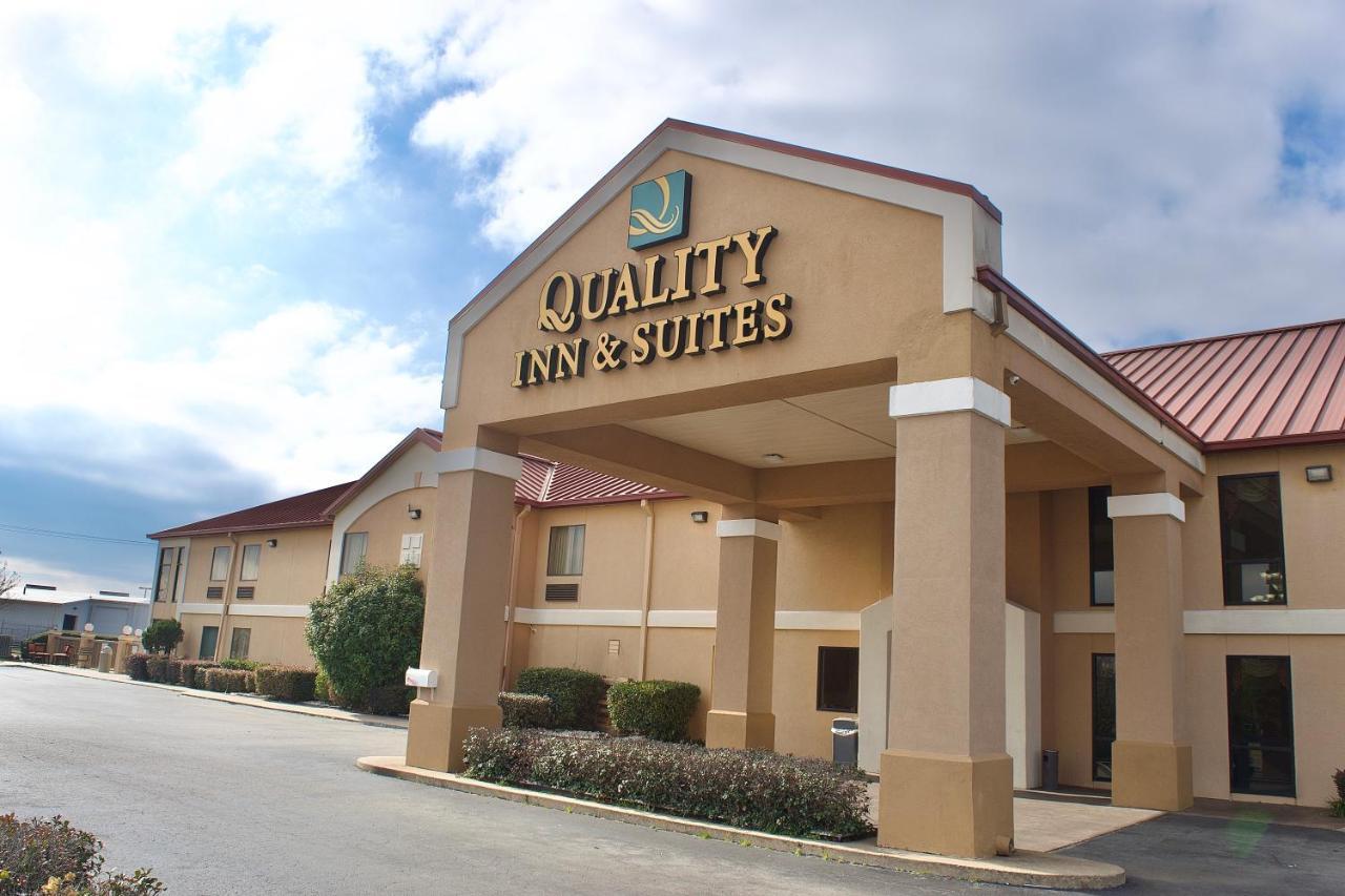 Quality Inn & Suites Pine Bluff Bagian luar foto