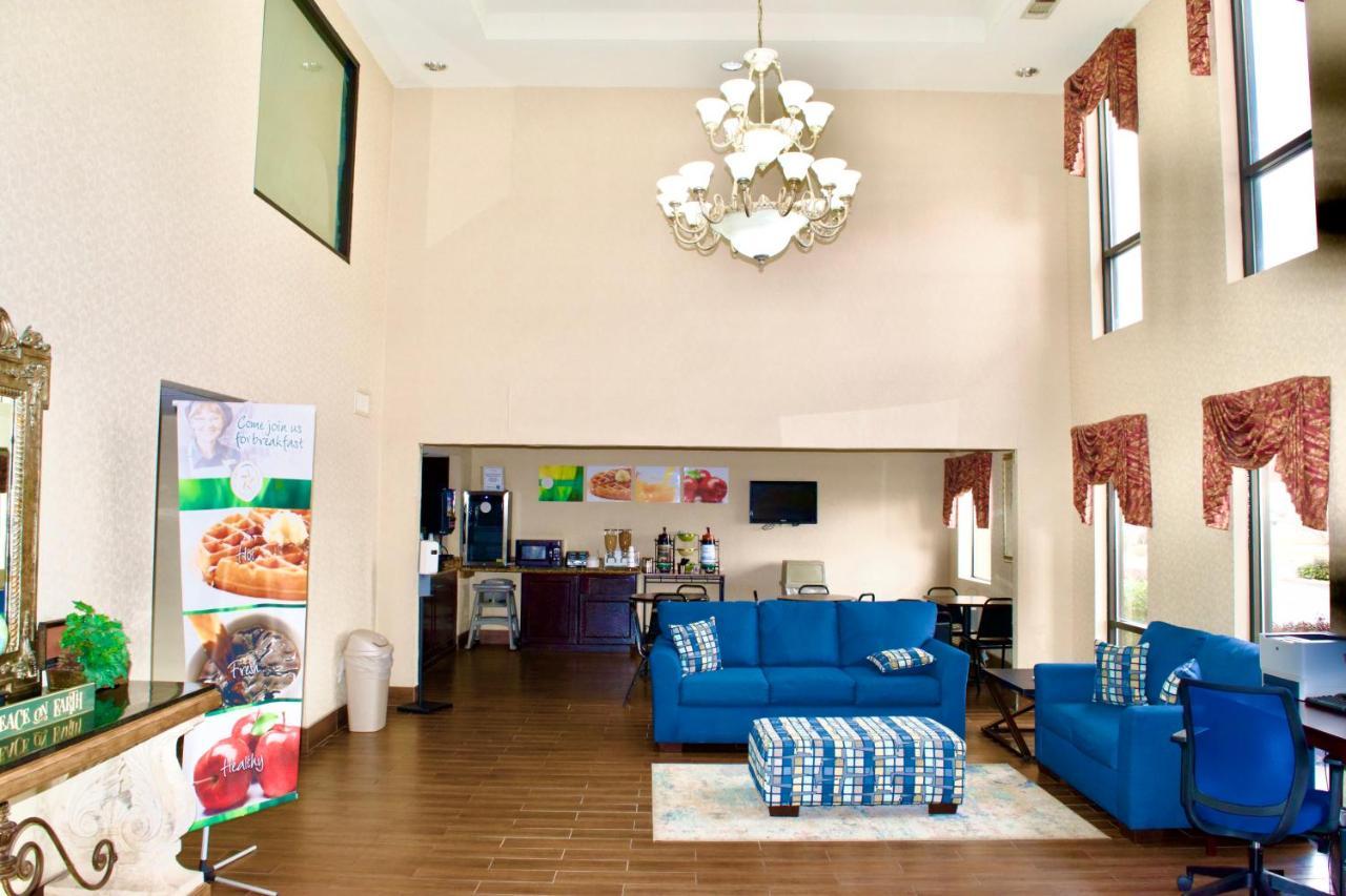 Quality Inn & Suites Pine Bluff Bagian luar foto