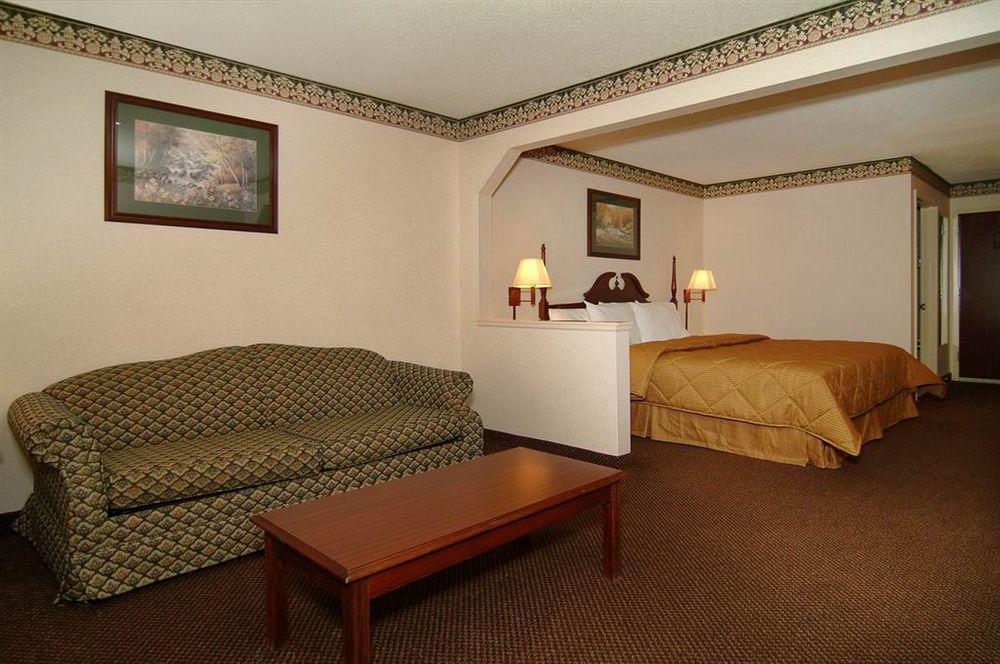 Quality Inn & Suites Pine Bluff Bagian luar foto