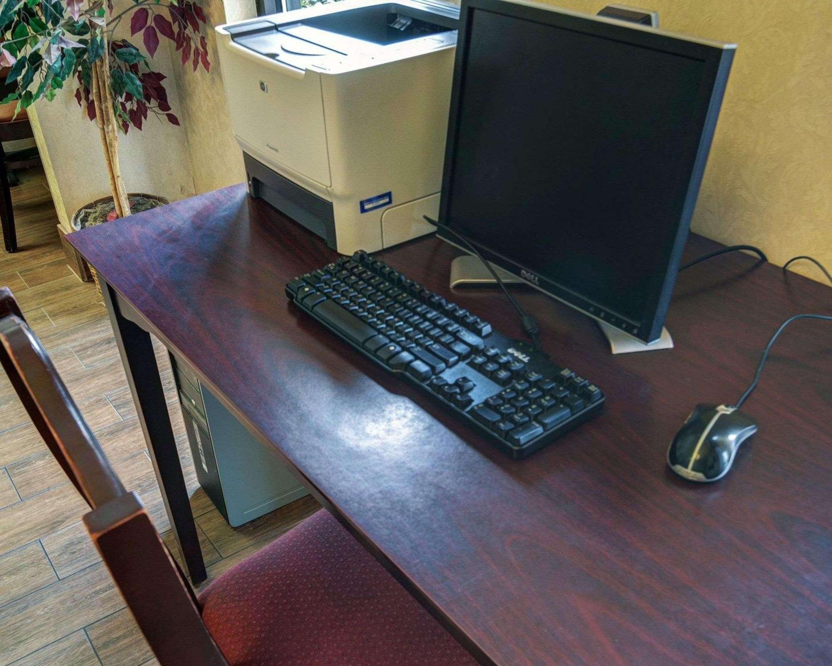 Quality Inn & Suites Pine Bluff Bagian luar foto