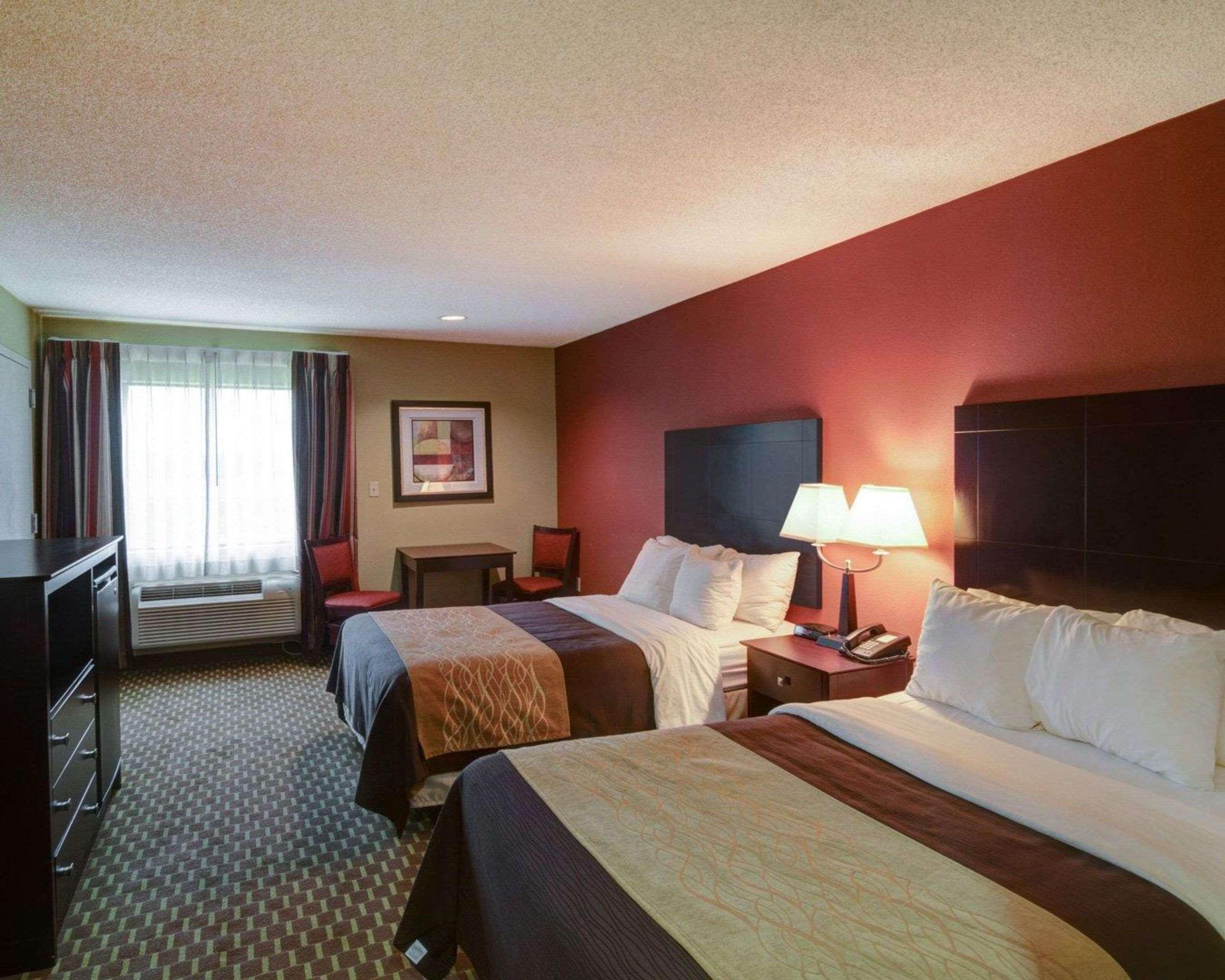 Quality Inn & Suites Pine Bluff Bagian luar foto