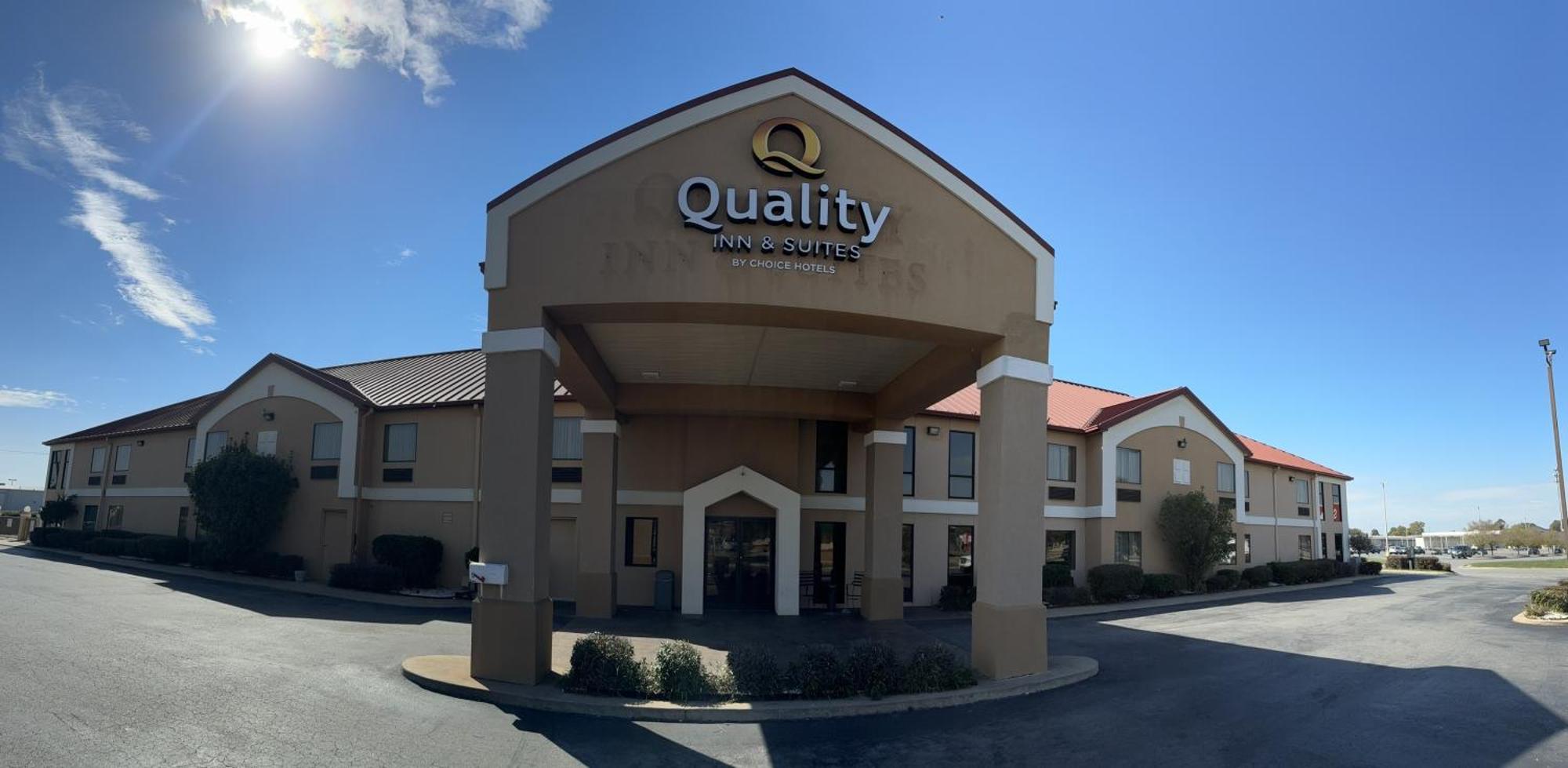 Quality Inn & Suites Pine Bluff Bagian luar foto