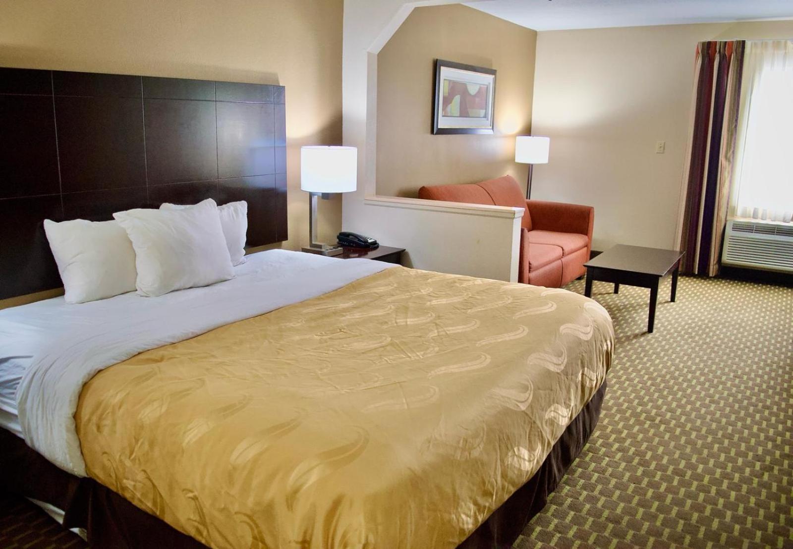 Quality Inn & Suites Pine Bluff Bagian luar foto