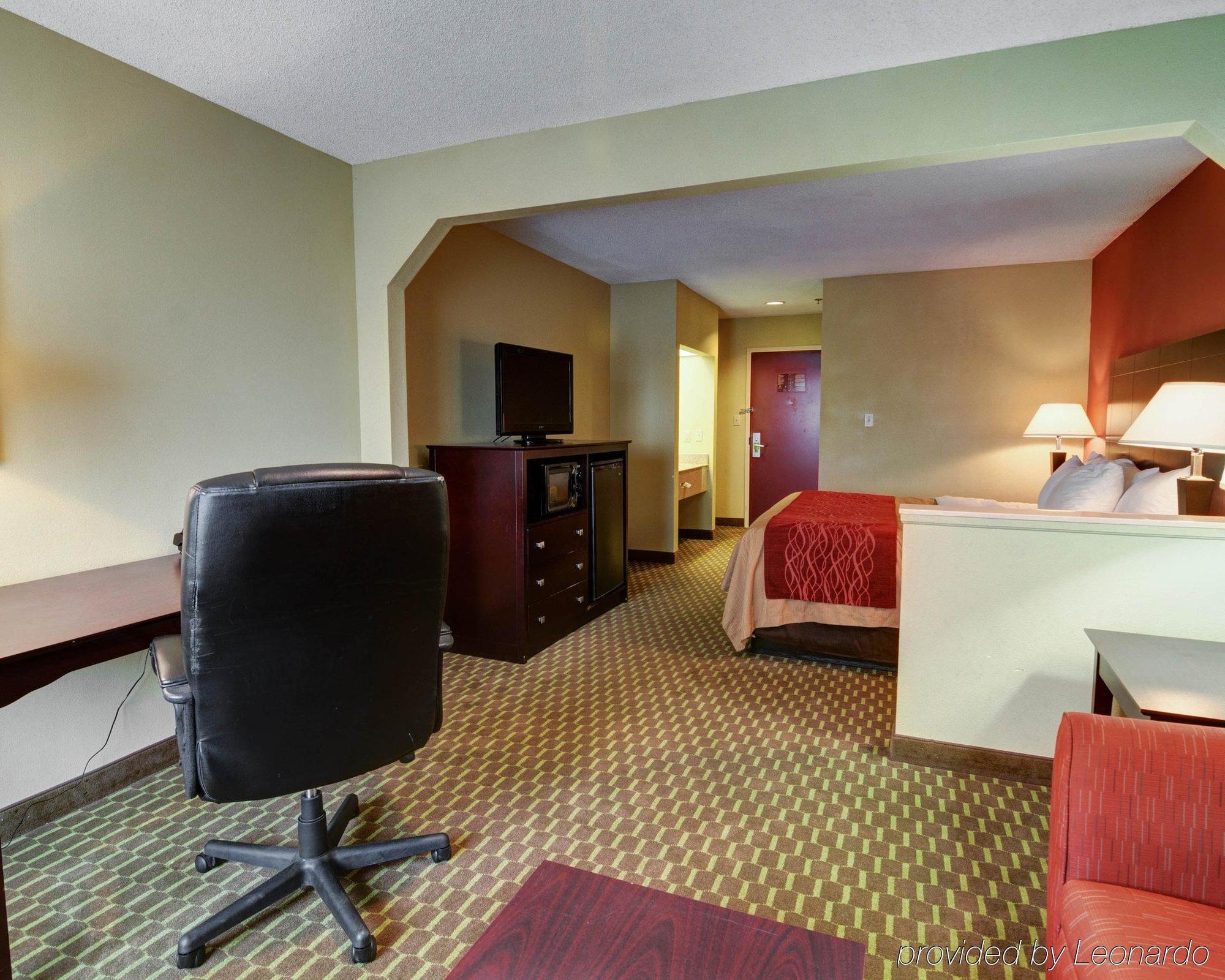 Quality Inn & Suites Pine Bluff Bagian luar foto