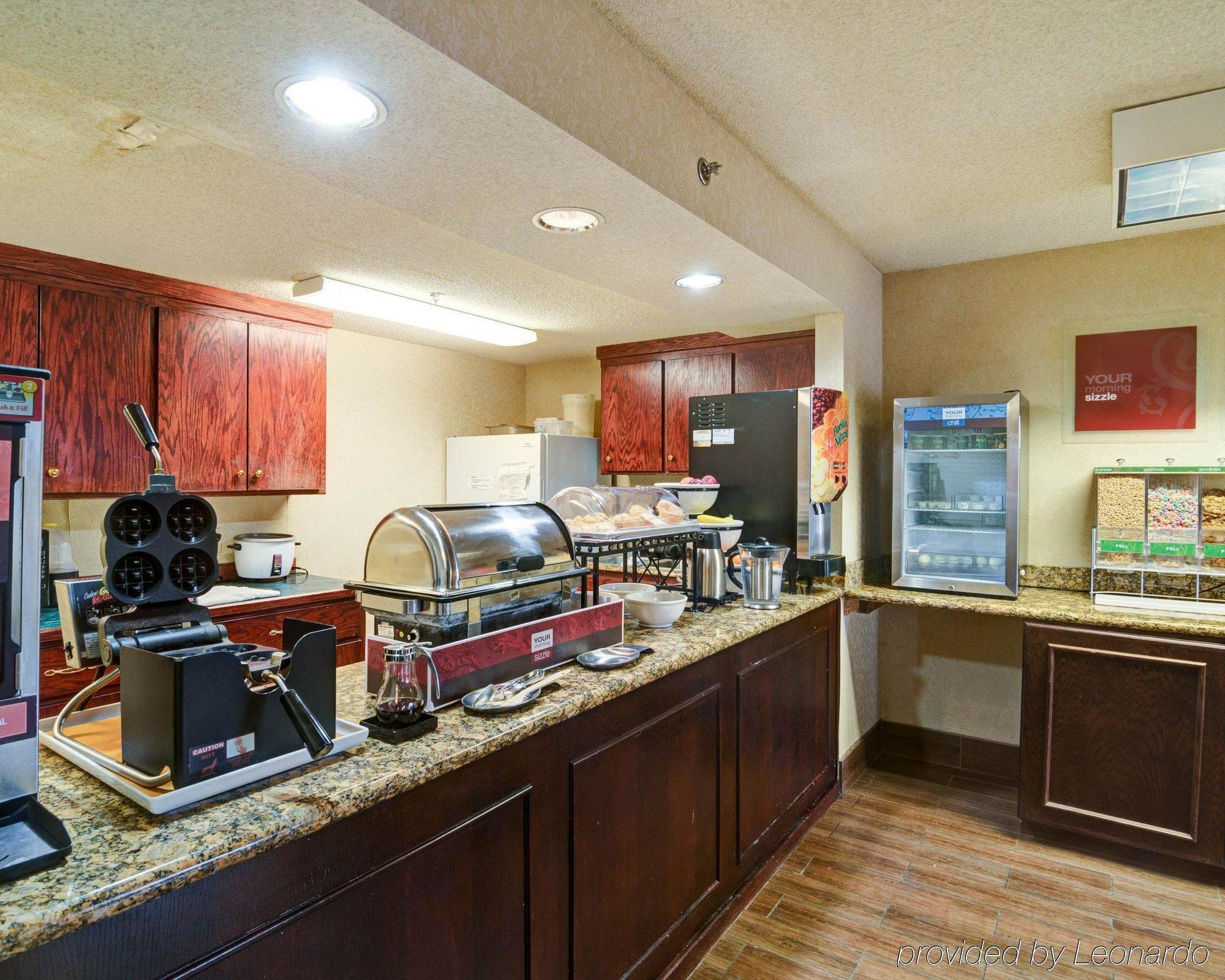 Quality Inn & Suites Pine Bluff Bagian luar foto