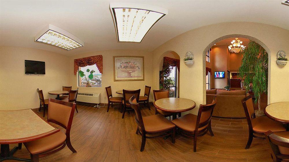 Quality Inn & Suites Pine Bluff Bagian luar foto
