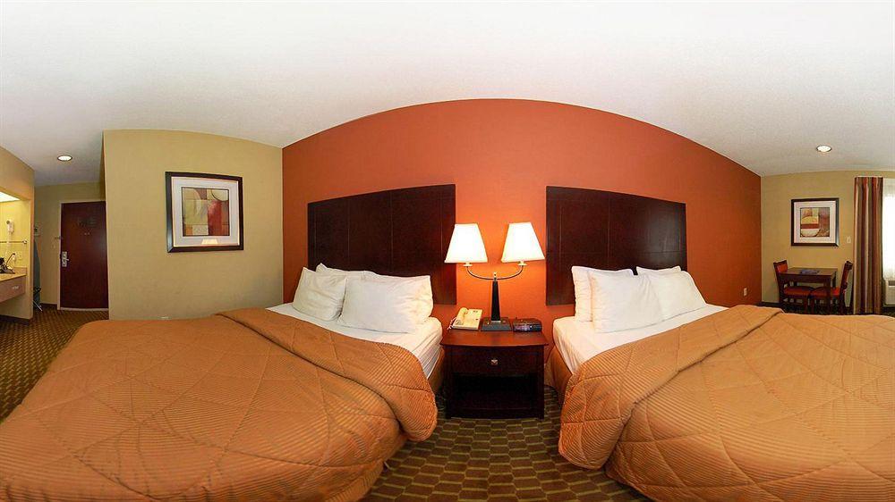 Quality Inn & Suites Pine Bluff Bagian luar foto