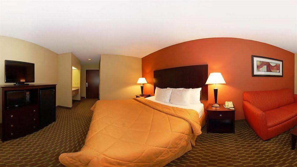 Quality Inn & Suites Pine Bluff Bagian luar foto