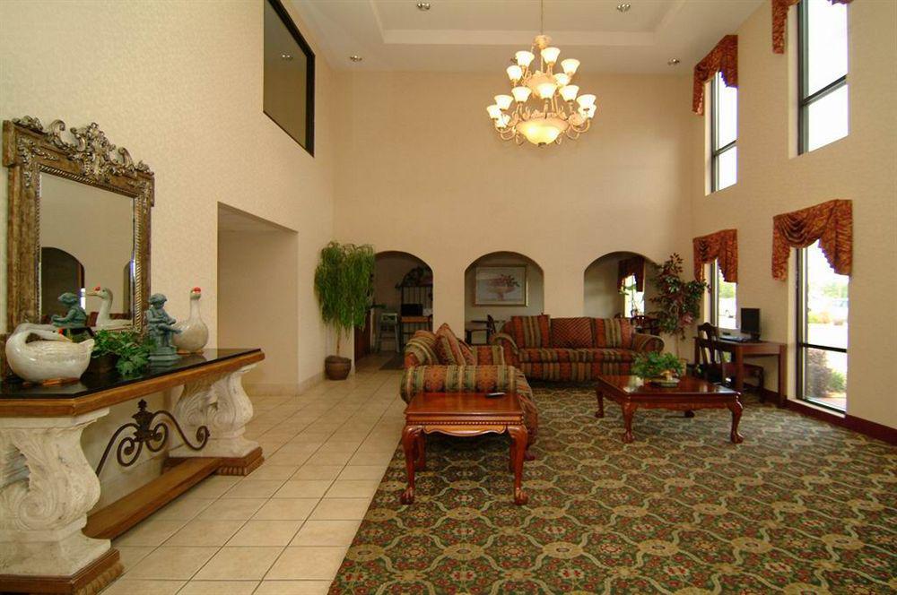 Quality Inn & Suites Pine Bluff Bagian luar foto